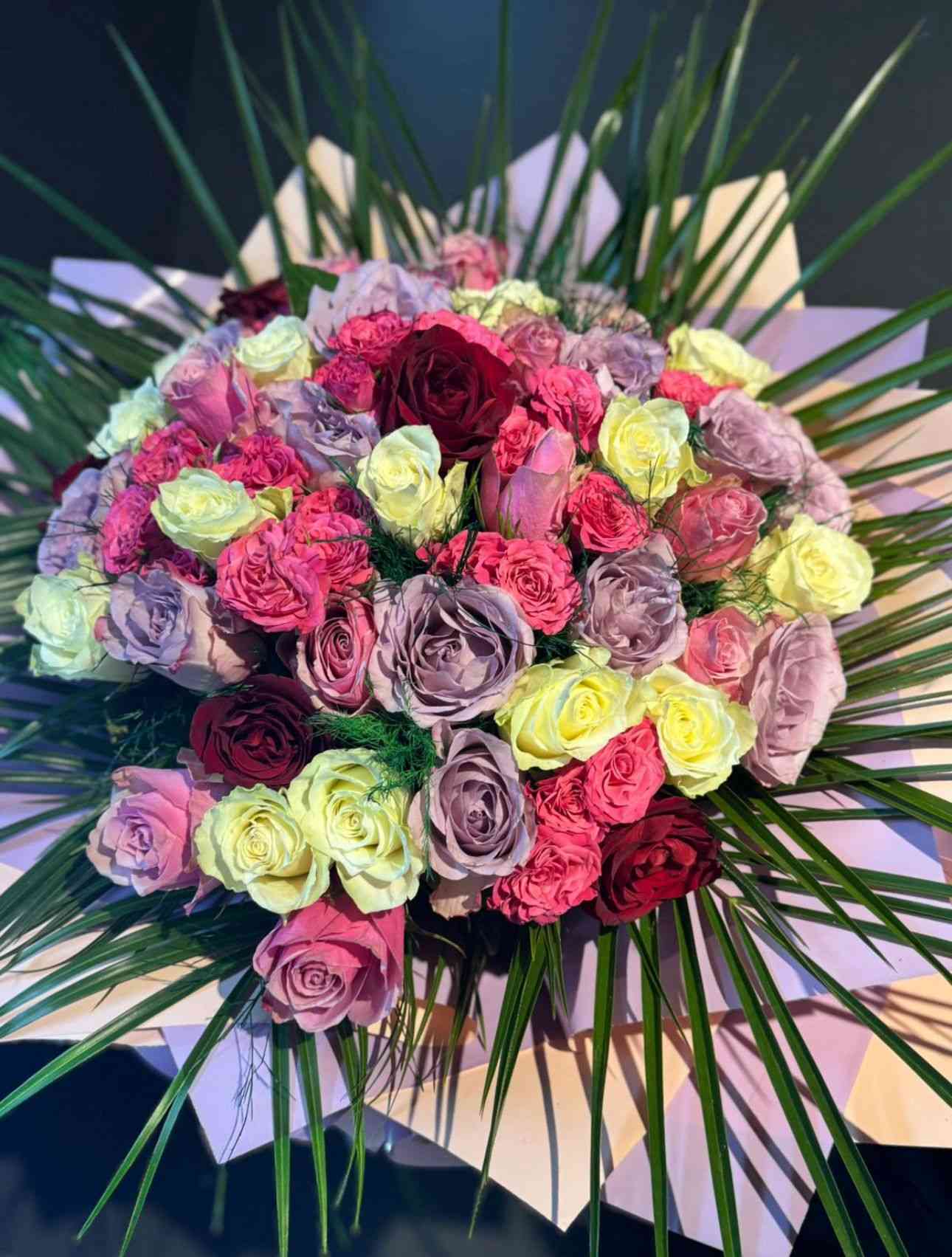 vip buket pembe beyaz kırmızı güller buketi