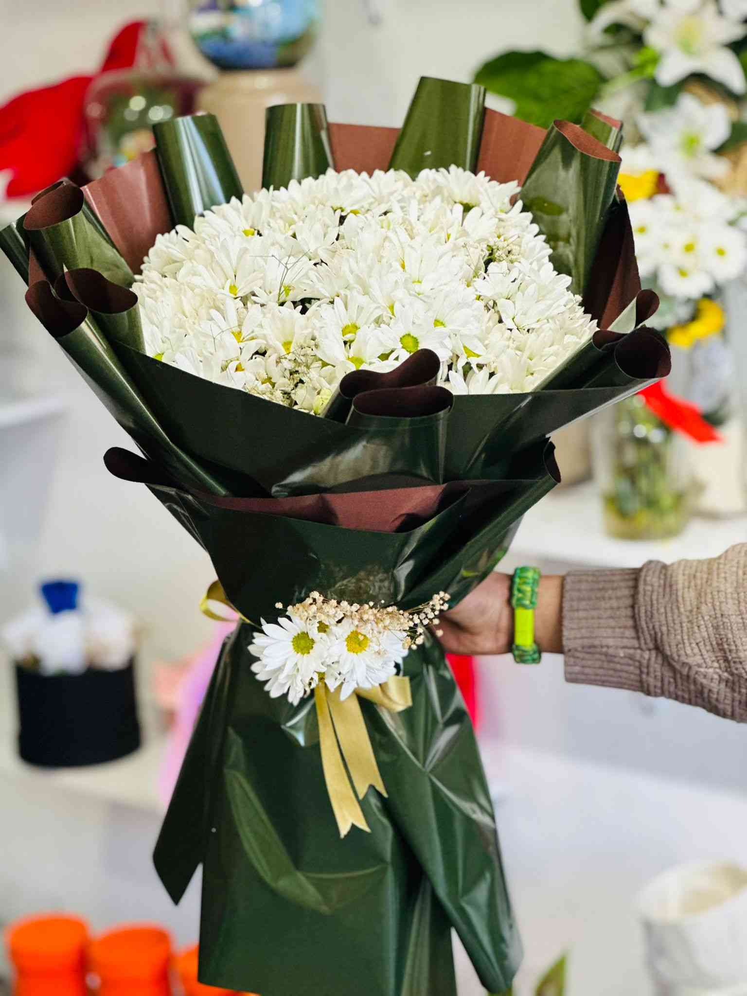 Yeşil Kahve Ambalajlı Papatya Buketi – Nizip Çiçekçi
