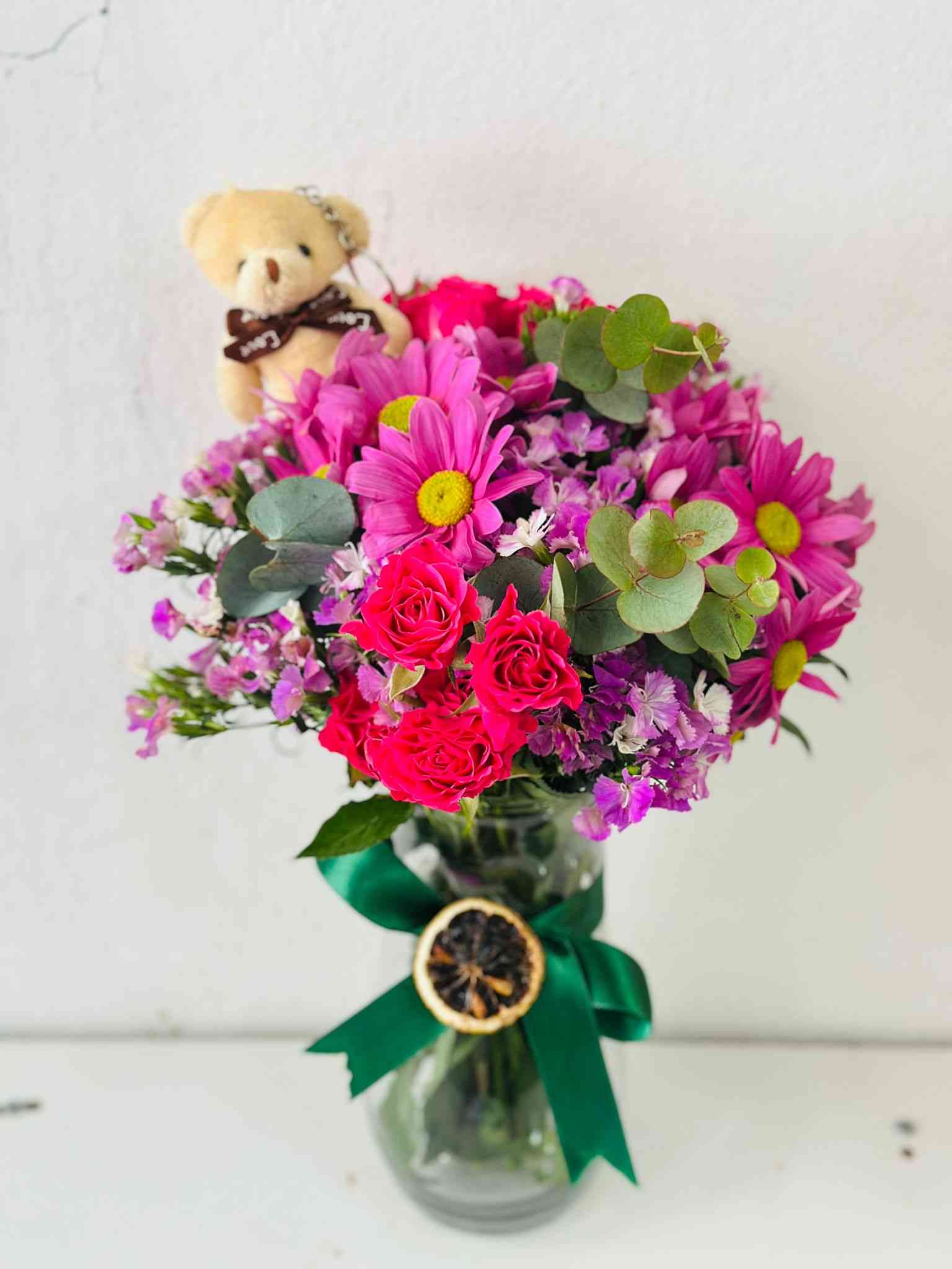 VAZODA RENKİ ÇİÇEKLER